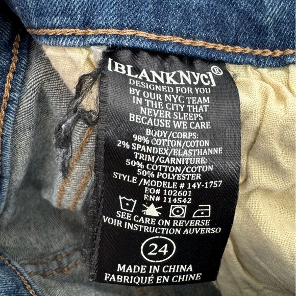 BLANKNYC Boho Tapered Jeans w/ Embroidered Fringe Cuffs โ Size 24 - Picture 9 of 10